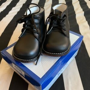 Josmo Brand infant walking shoes - Size 4